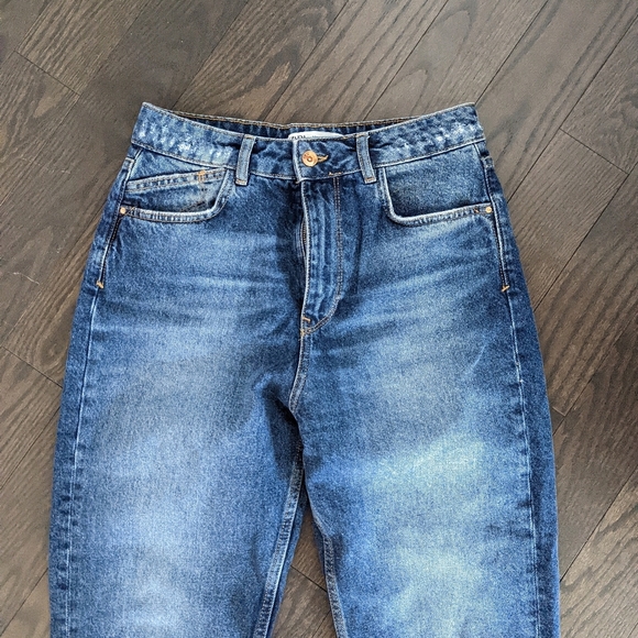 Zara Mom Fit HR Jeans - Picture 4 of 7